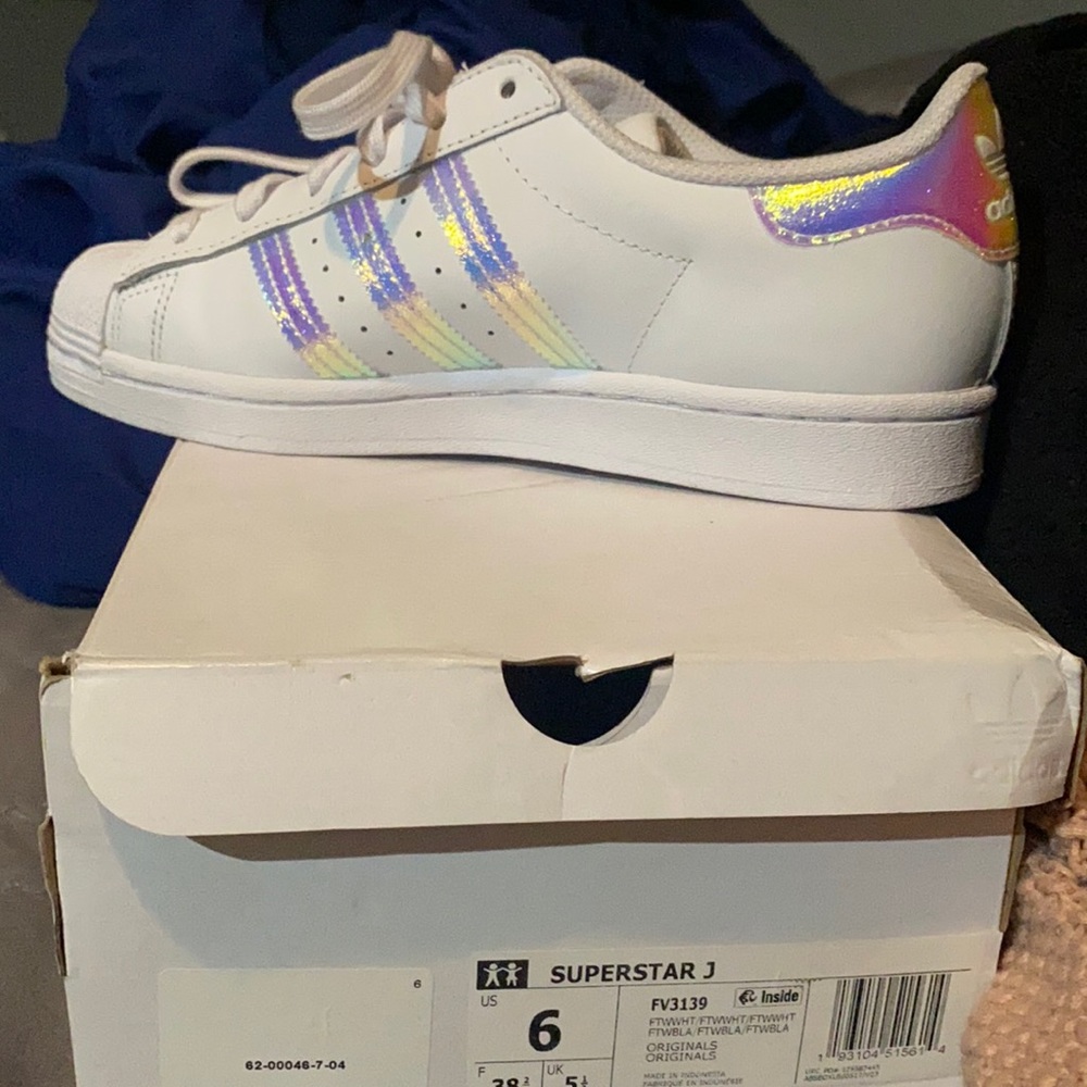 SUPERSTAR SHOES